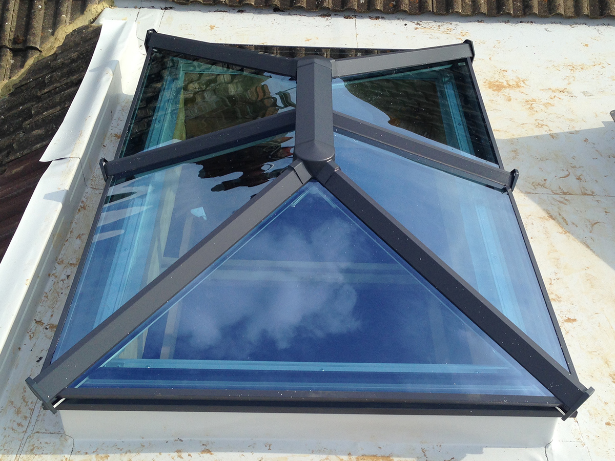 Lantern roof window